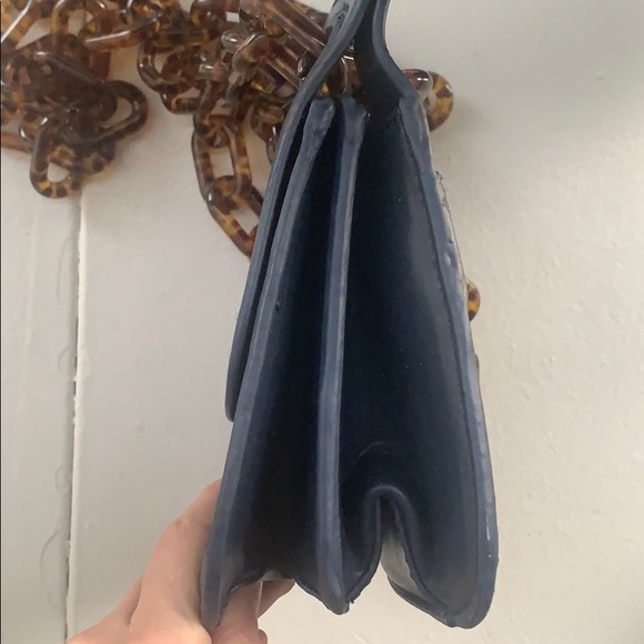 Tortoise Chain Navy blue vegan Leather Bag - Picture 3 of 8
